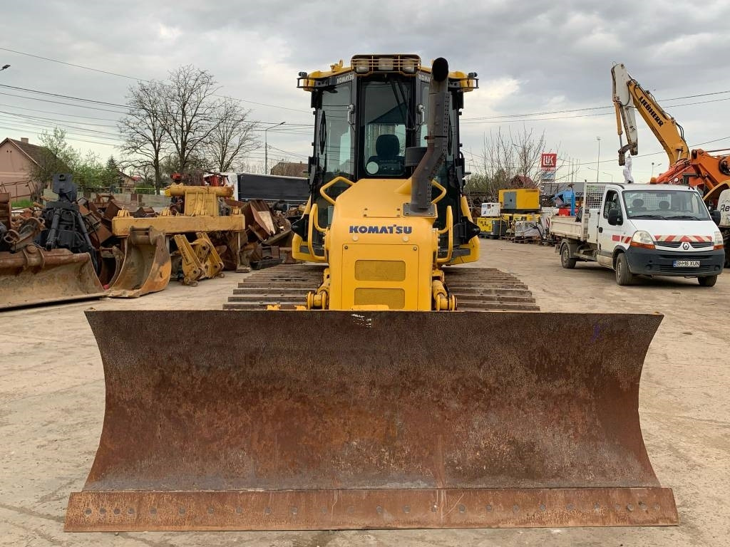 Komatsu D 51 PX-24 - Buldózer: 5 kép. Komatsu D 51 PX-24 - Buldózer: 5 kép.