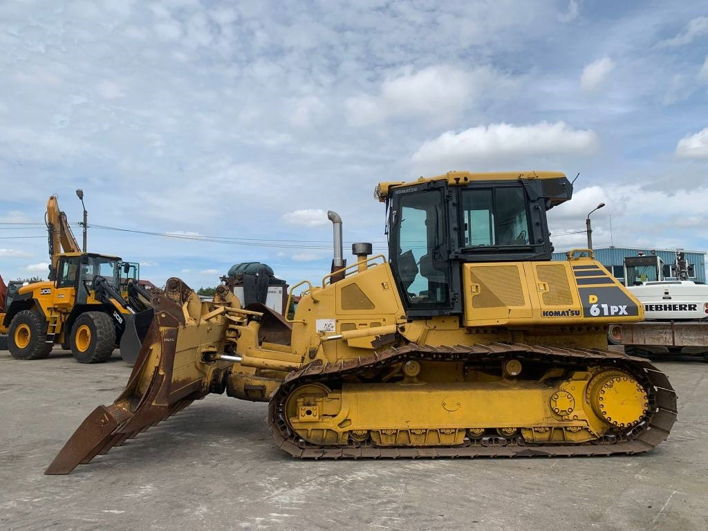 Komatsu D 61 PXI-23 - Buldózer: 5 kép. Komatsu D 61 PXI-23 - Buldózer: 5 kép.