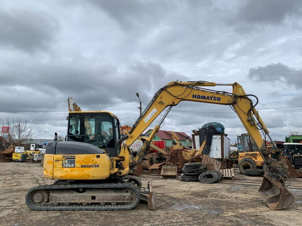 Komatsu PC 88 MR-6 - Minikotró: 3 kép. Komatsu PC 88 MR-6 - Minikotró: 3 kép.