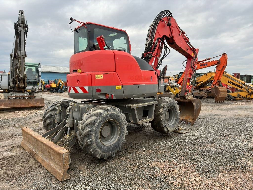 Komatsu PW98MR-8 - Gumikerekes kotró: 5 kép. Komatsu PW98MR-8 - Gumikerekes kotró: 5 kép.