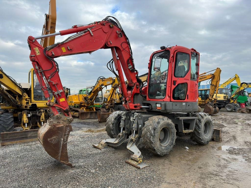 Komatsu PW98MR-8 - Gumikerekes kotró: 1 kép. Komatsu PW98MR-8 - Gumikerekes kotró: 1 kép.