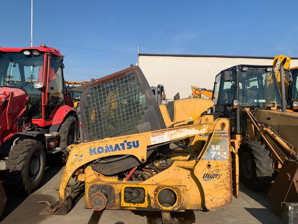 Komatsu SK 714 FOR PARTS - Mini homlokrakodó: 2 kép. Komatsu SK 714 FOR PARTS - Mini homlokrakodó: 2 kép.