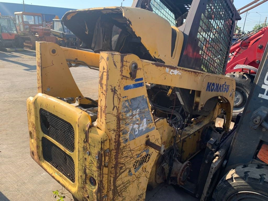 Komatsu SK 714 FOR PARTS - Mini homlokrakodó: 5 kép. Komatsu SK 714 FOR PARTS - Mini homlokrakodó: 5 kép.
