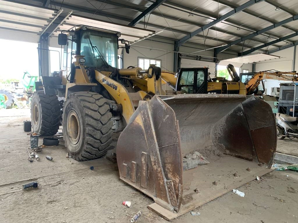 Komatsu WA 430-6 ENGINE PROBLEMS - Gumikerekes homlokrakodó: 3 kép. Komatsu WA 430-6 ENGINE PROBLEMS - Gumikerekes homlokrakodó: 3 kép.
