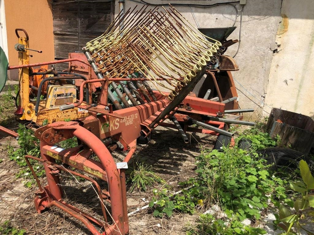 Krone Vario KS - Szénaforgató: 4 kép. Krone Vario KS - Szénaforgató: 4 kép.