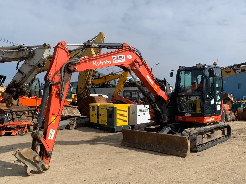 Kubota KX 080-4A - Minikotró: 1 kép. Kubota KX 080-4A - Minikotró: 1 kép.
