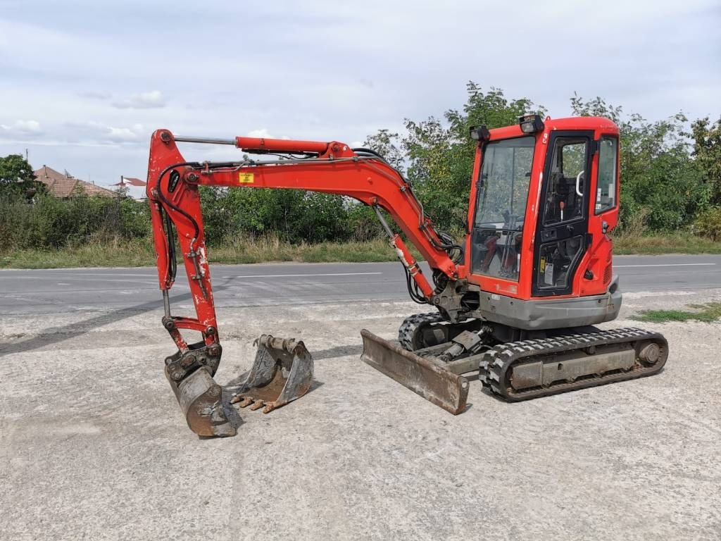 Kubota U 35-3 - Minikotró: 1 kép. Kubota U 35-3 - Minikotró: 1 kép.
