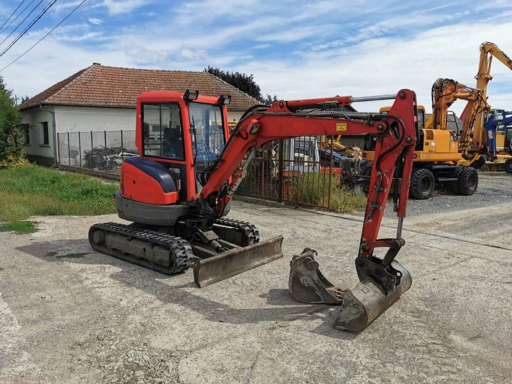 Kubota U 35-3 - Minikotró: 2 kép. Kubota U 35-3 - Minikotró: 2 kép.