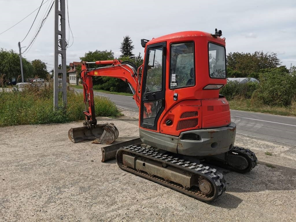 Kubota U 35-3 - Minikotró: 3 kép. Kubota U 35-3 - Minikotró: 3 kép.