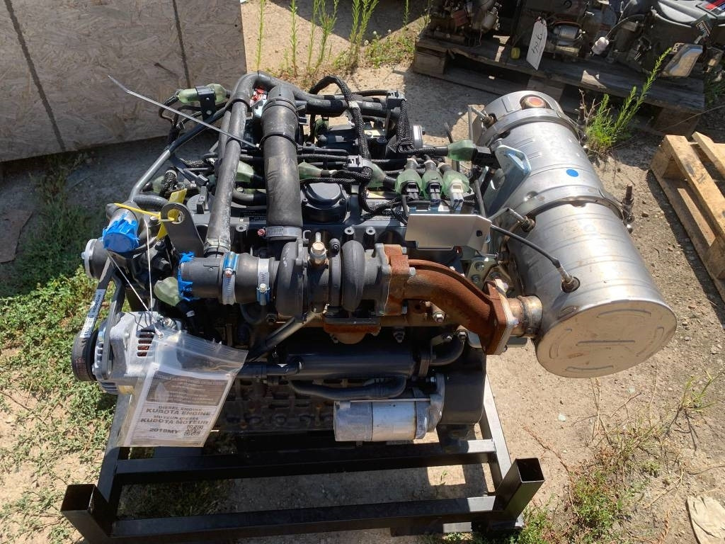 Kubota V 2403 NEW ENGINE - Motor - Építőipari gépek: 3 kép. Kubota V 2403 NEW ENGINE - Motor - Építőipari gépek: 3 kép.