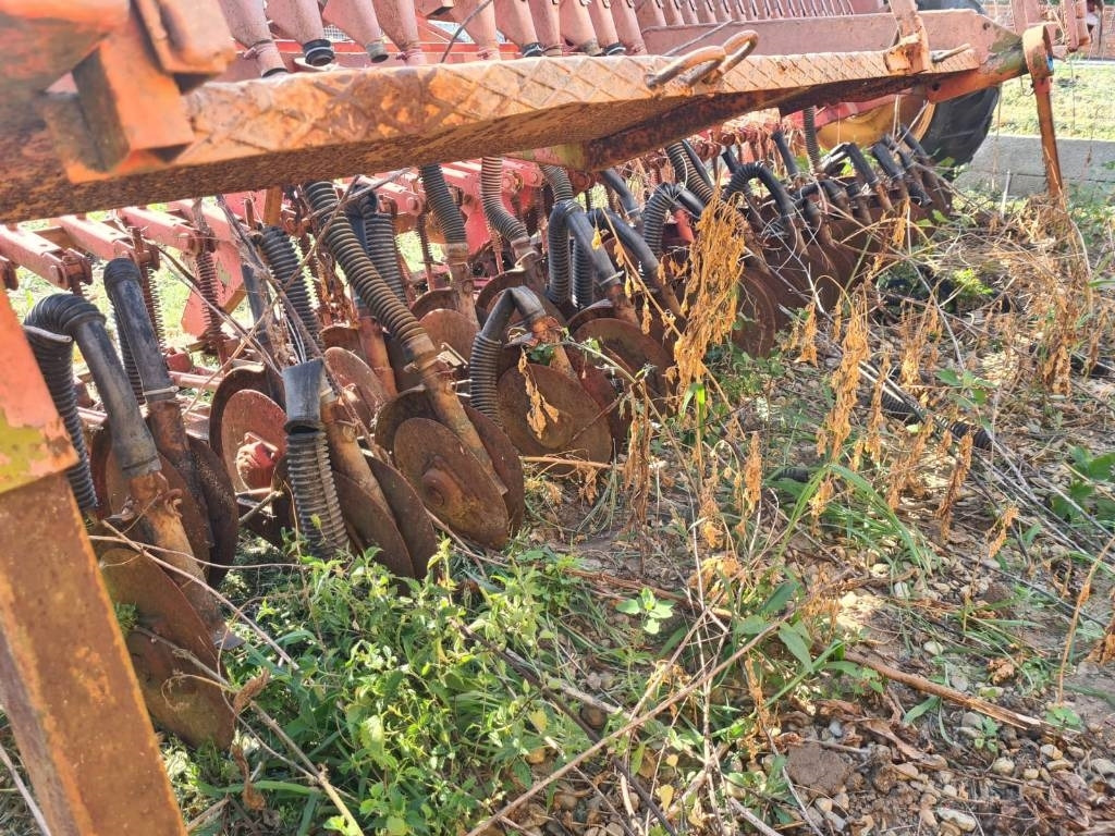 Kuhn 4M - Kombinált vetőgép: 3 kép. Kuhn 4M - Kombinált vetőgép: 3 kép.