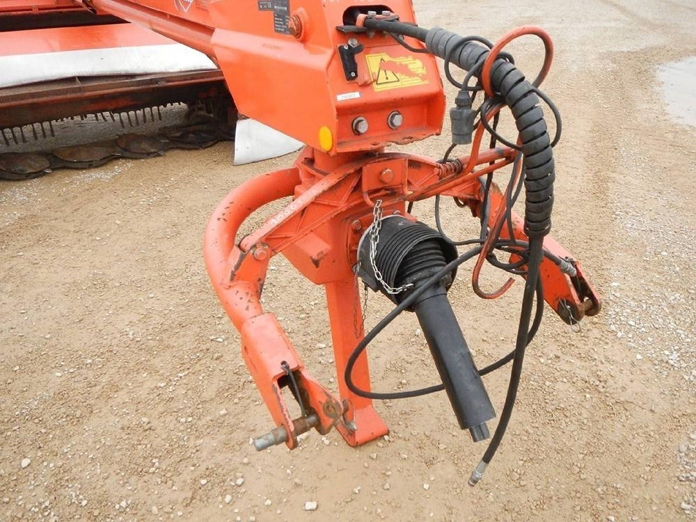 Kuhn FC 303 G C - Fűkasza: 4 kép. Kuhn FC 303 G C - Fűkasza: 4 kép.