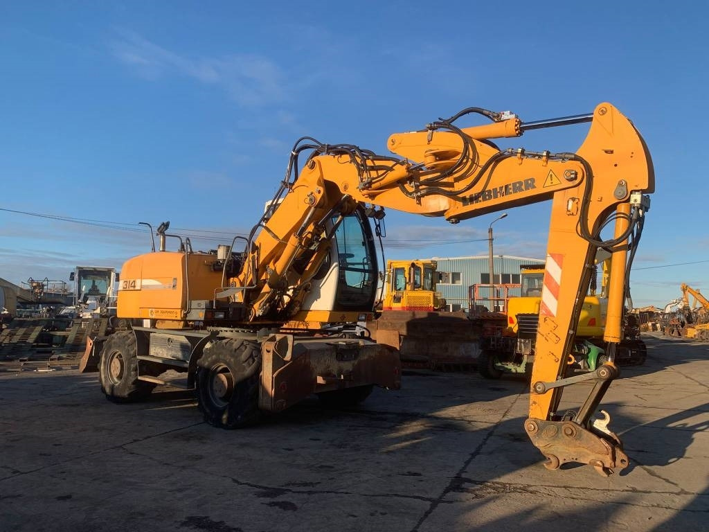 Liebherr A 314 Litronic - Gumikerekes kotró: 5 kép. Liebherr A 314 Litronic - Gumikerekes kotró: 5 kép.