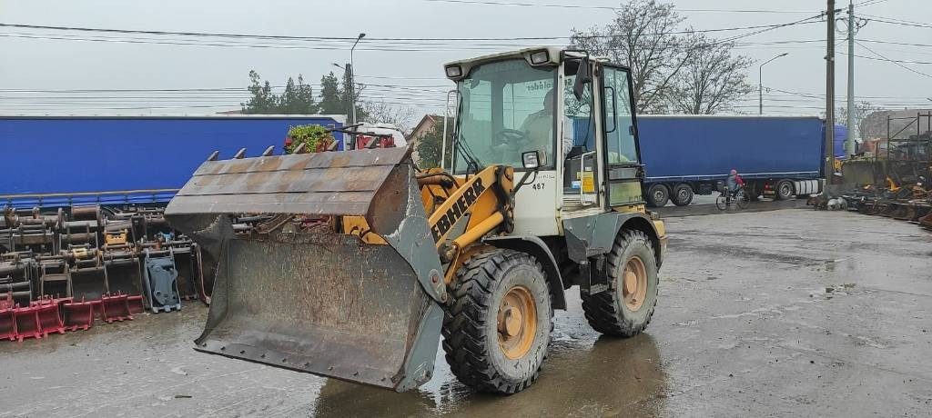 Liebherr L 506 - Gumikerekes homlokrakodó: 1 kép. Liebherr L 506 - Gumikerekes homlokrakodó: 1 kép.