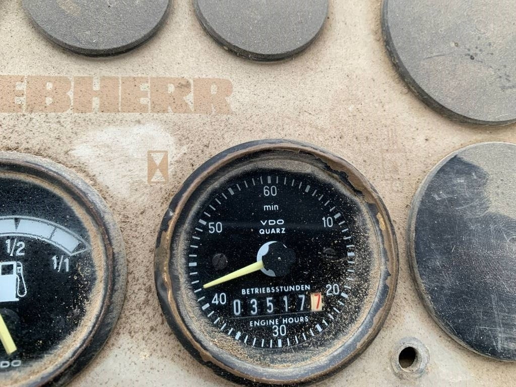 Lánctalpas homlokrakodó Liebherr LR 621B: 9 kép.
