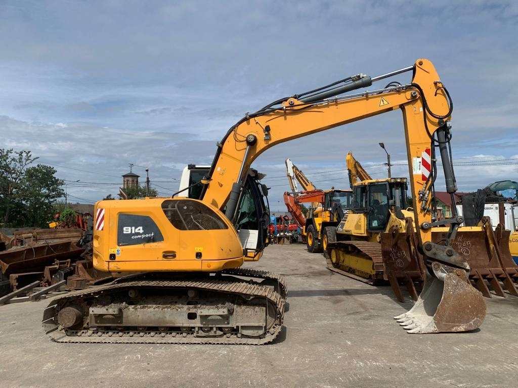 Liebherr R 914 Compact Litronic - Gumikerekes kotró: 3 kép. Liebherr R 914 Compact Litronic - Gumikerekes kotró: 3 kép.