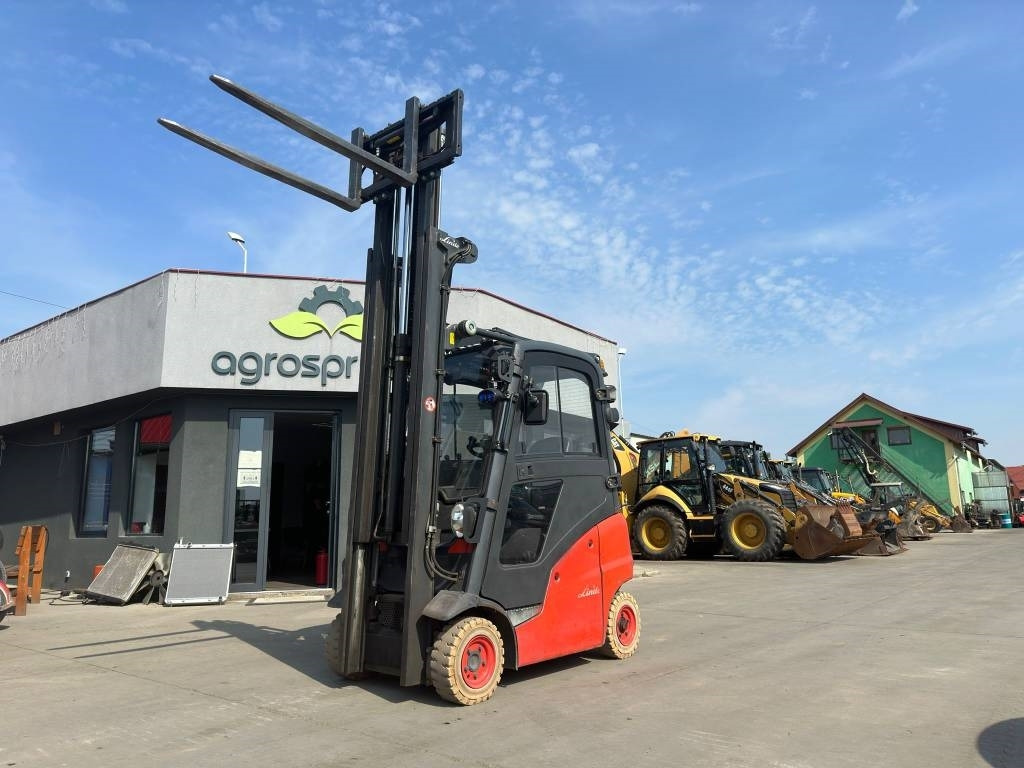Linde H16T-01 - Gázüzemű targonca: 2 kép. Linde H16T-01 - Gázüzemű targonca: 2 kép.
