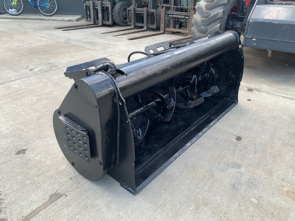 M3 BM200SL - Polip kanál - Építőipari gépek: 2 kép. M3 BM200SL - Polip kanál - Építőipari gépek: 2 kép.