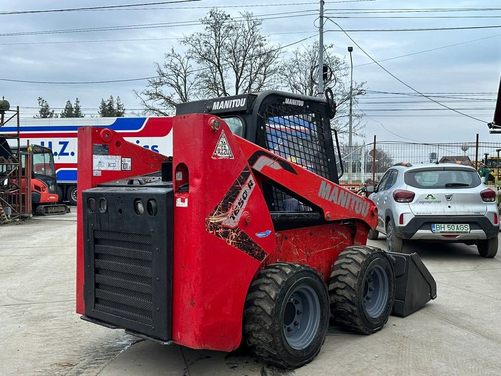Manitou 1650R - Mini homlokrakodó: 5 kép. Manitou 1650R - Mini homlokrakodó: 5 kép.