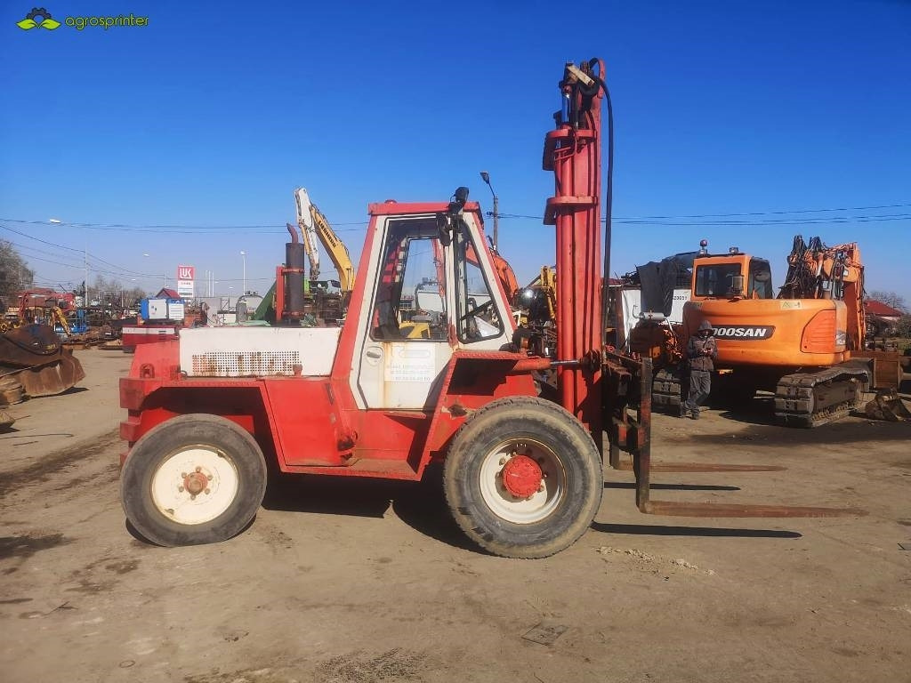 Manitou MB 60 H - Terepjáró képességű targoncá: 2 kép. Manitou MB 60 H - Terepjáró képességű targoncá: 2 kép.