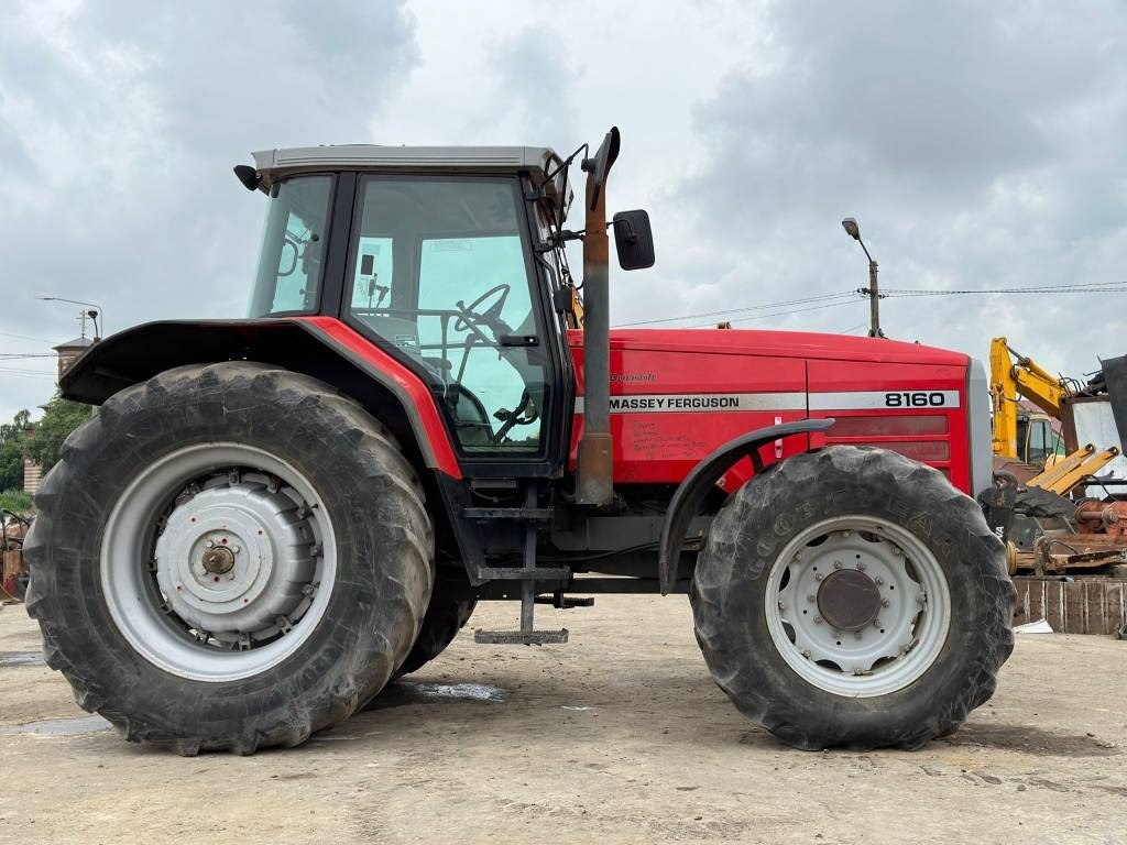 Massey Ferguson 8160 - Traktor: 2 kép. Massey Ferguson 8160 - Traktor: 2 kép.