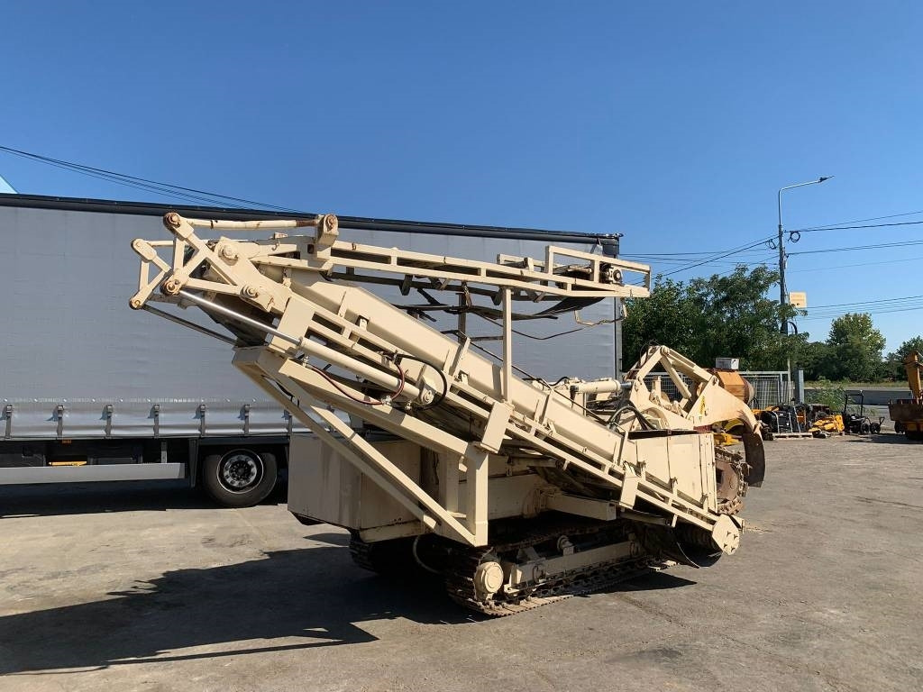 Mastenbroek 1012 - Árokásó: 2 kép. Mastenbroek 1012 - Árokásó: 2 kép.