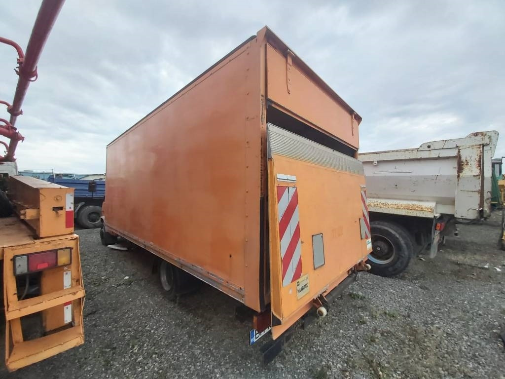 Mercedes-Benz 814D - Dobozos felépítményű teherautó: 2 kép. Mercedes-Benz 814D - Dobozos felépítményű teherautó: 2 kép.