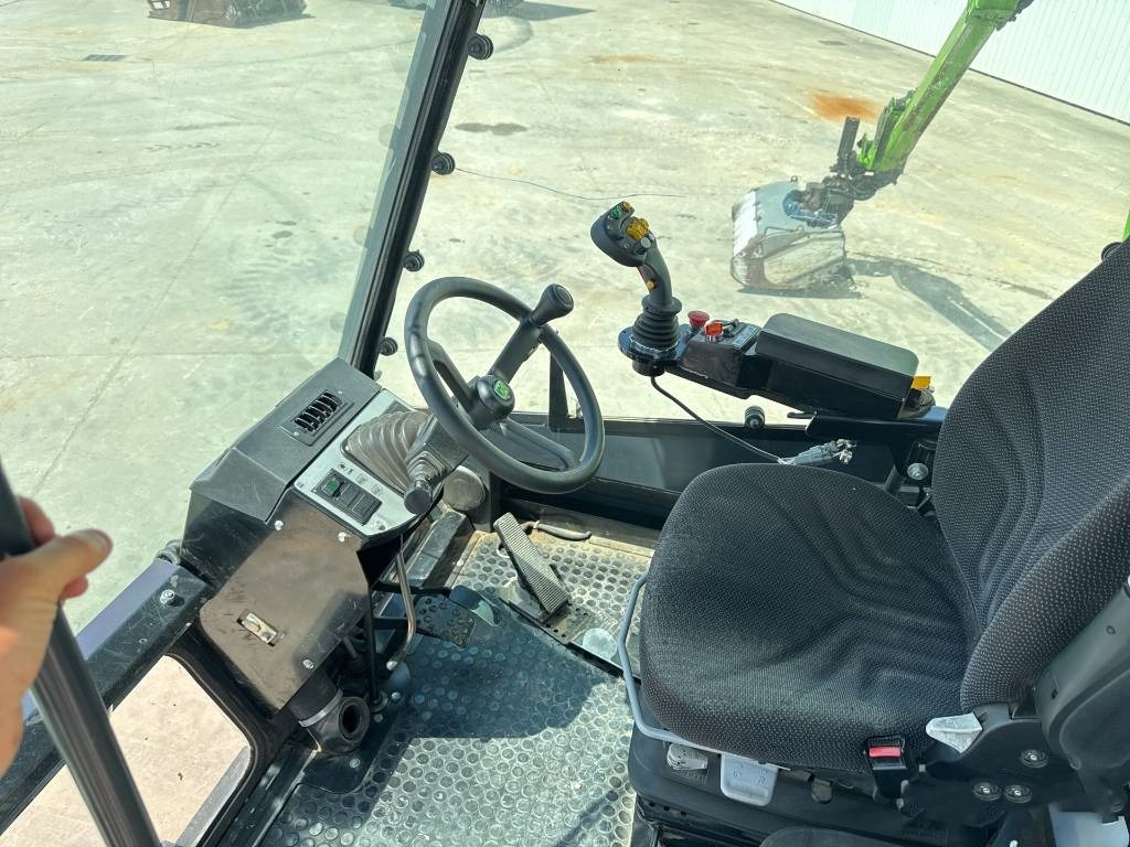 Merlo MM 150 VR - Erdészeti traktor: 5 kép. Merlo MM 150 VR - Erdészeti traktor: 5 kép.