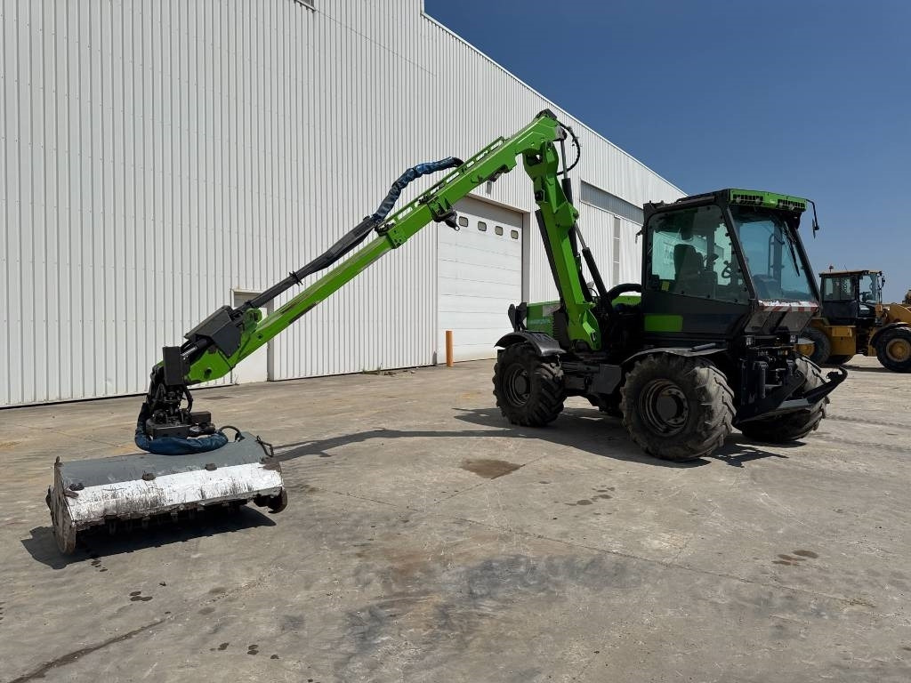 Merlo MM 150 VR - Erdészeti traktor: 4 kép. Merlo MM 150 VR - Erdészeti traktor: 4 kép.