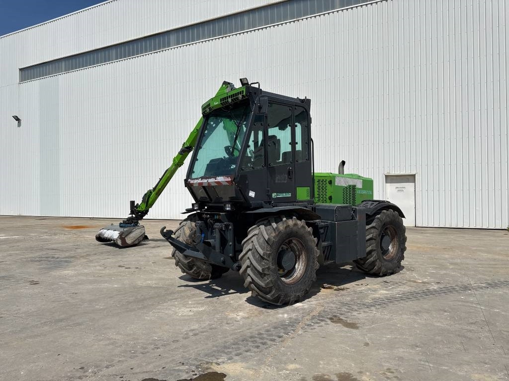 Merlo MM 150 VR - Erdészeti traktor: 1 kép. Merlo MM 150 VR - Erdészeti traktor: 1 kép.