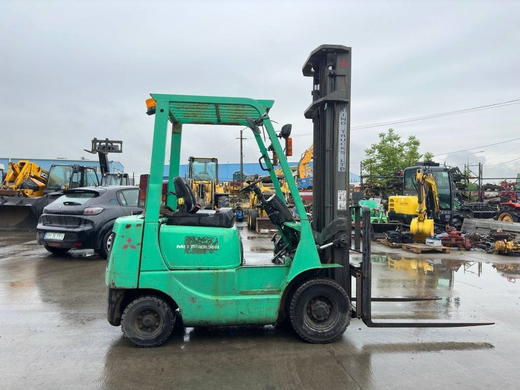 Mitsubishi FD15 - Dízel targonca: 4 kép. Mitsubishi FD15 - Dízel targonca: 4 kép.