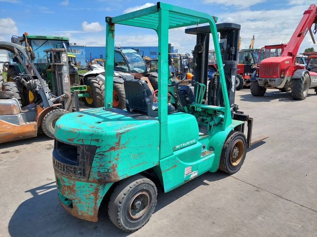 Mitsubishi FD35A - Dízel targonca: 3 kép. Mitsubishi FD35A - Dízel targonca: 3 kép.