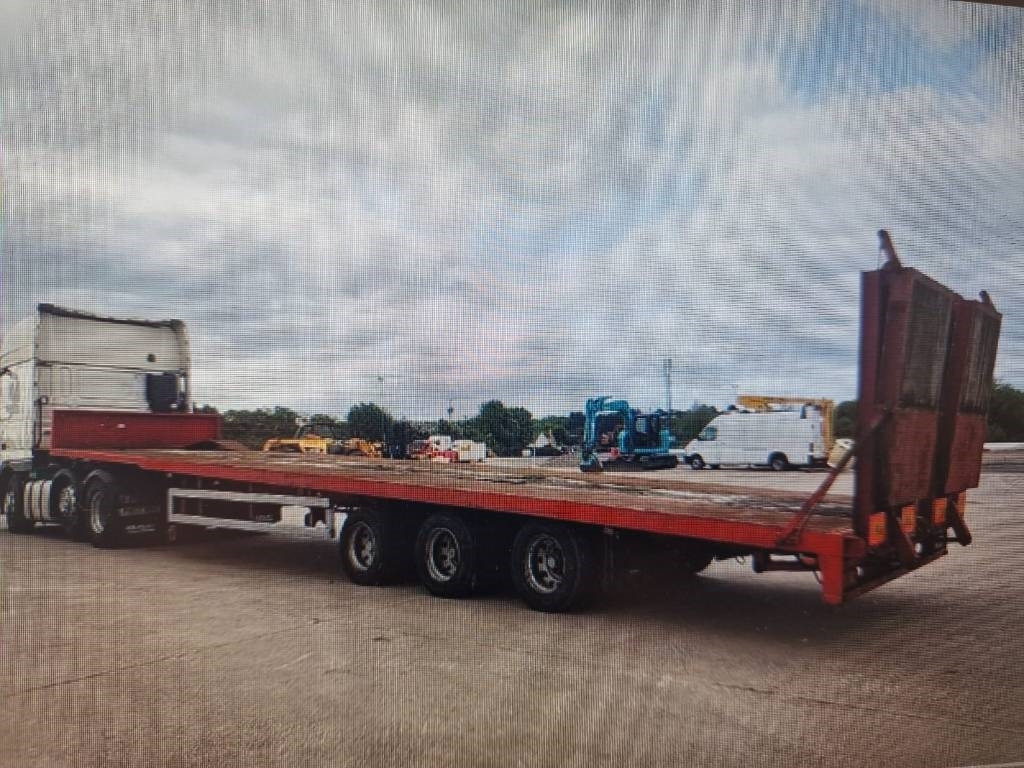 Montracon 3 Axles - Félpótkocsi mélybölcsős: 2 kép. Montracon 3 Axles - Félpótkocsi mélybölcsős: 2 kép.