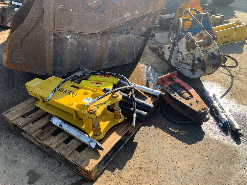 Mustang Different Types of Hammers  - Hidraulikus törőfej - Építőipari gépek: 4 kép. Mustang Different Types of Hammers  - Hidraulikus törőfej - Építőipari gépek: 4 kép.