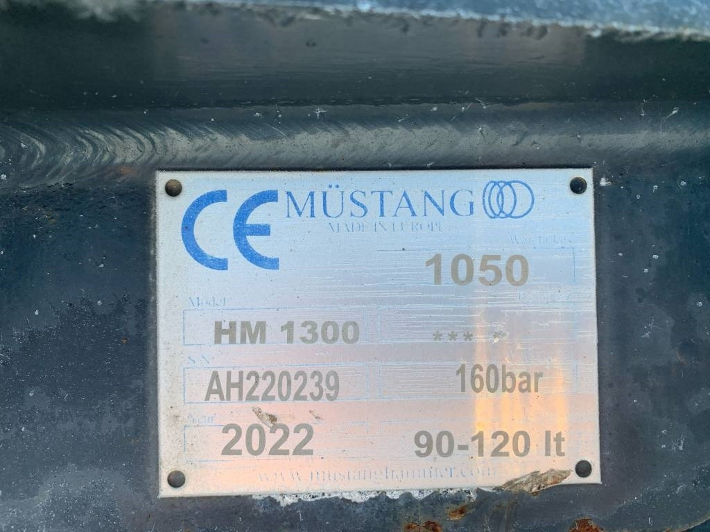 Mustang HM1300  - Hidraulikus törőfej - Építőipari gépek: 3 kép. Mustang HM1300  - Hidraulikus törőfej - Építőipari gépek: 3 kép.