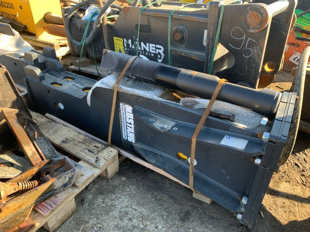 Mustang HM1500  - Hidraulikus törőfej - Építőipari gépek: 2 kép. Mustang HM1500  - Hidraulikus törőfej - Építőipari gépek: 2 kép.