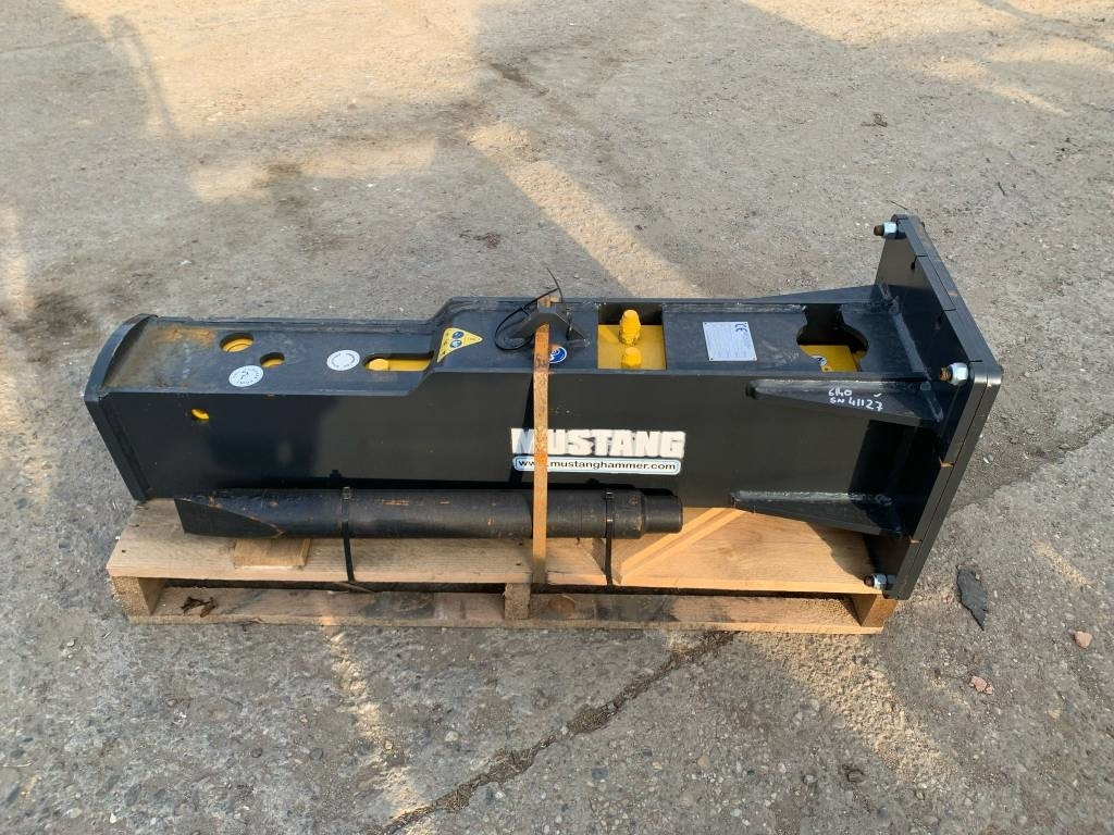 Mustang HM702  - Hidraulikus törőfej - Építőipari gépek: 1 kép. Mustang HM702  - Hidraulikus törőfej - Építőipari gépek: 1 kép.