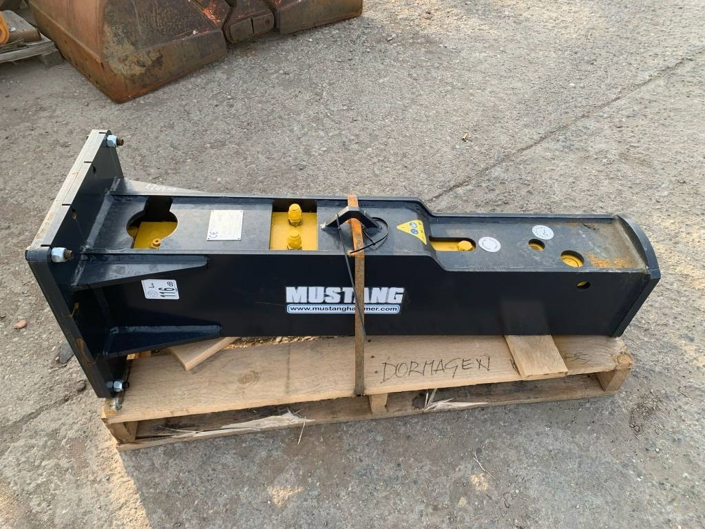 Mustang HM702  - Hidraulikus törőfej - Építőipari gépek: 2 kép. Mustang HM702  - Hidraulikus törőfej - Építőipari gépek: 2 kép.