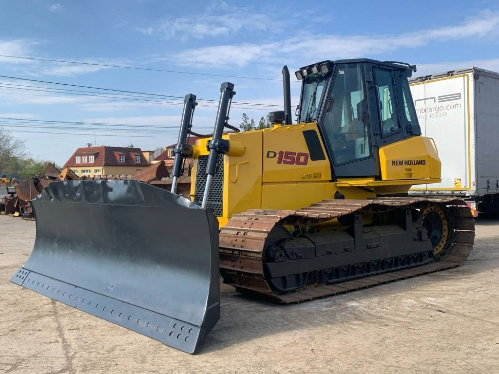 New Holland D 150 - Buldózer: 4 kép. New Holland D 150 - Buldózer: 4 kép.