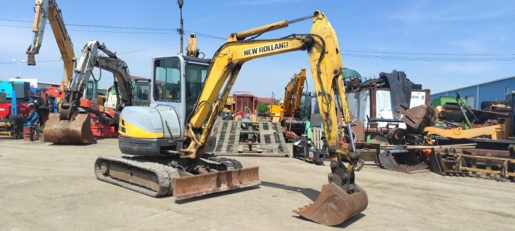 New Holland E 50.2 C - Minikotró: 1 kép. New Holland E 50.2 C - Minikotró: 1 kép.