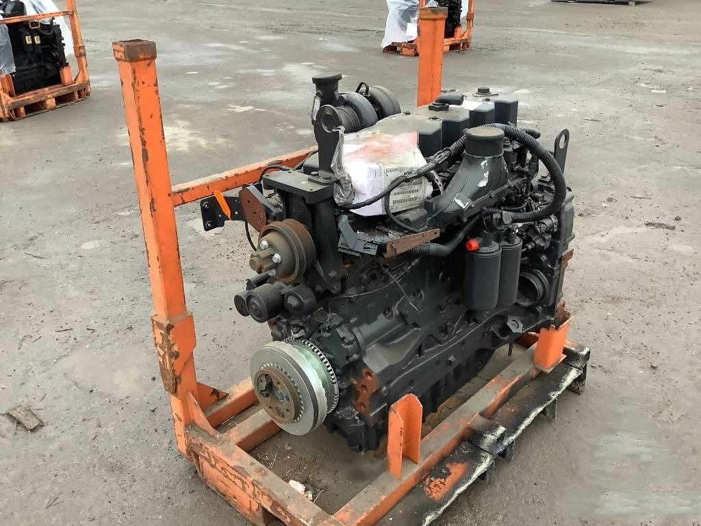 New Holland F4DE9687J*J100 - Motor - Építőipari gépek: 1 kép. New Holland F4DE9687J*J100 - Motor - Építőipari gépek: 1 kép.