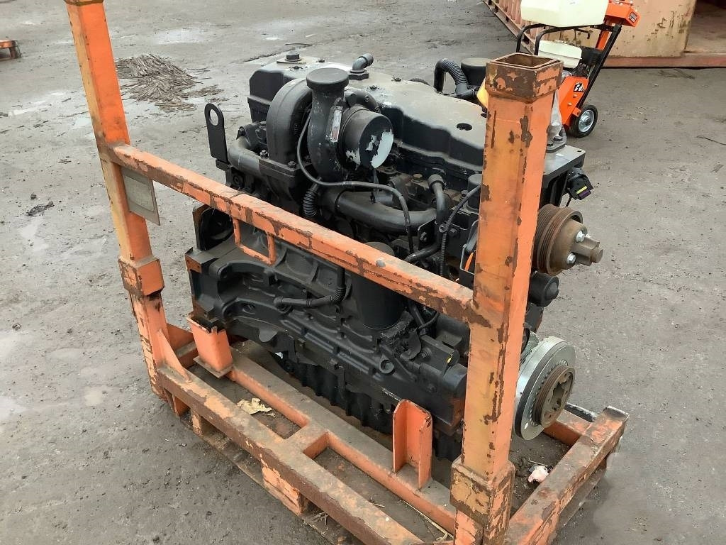 New Holland F4DE9687J*J100 - Motor - Építőipari gépek: 2 kép. New Holland F4DE9687J*J100 - Motor - Építőipari gépek: 2 kép.