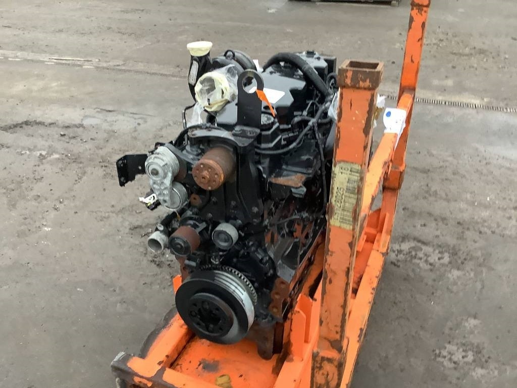 New Holland F4DFE613J*A0002 - Motor - Építőipari gépek: 2 kép. New Holland F4DFE613J*A0002 - Motor - Építőipari gépek: 2 kép.