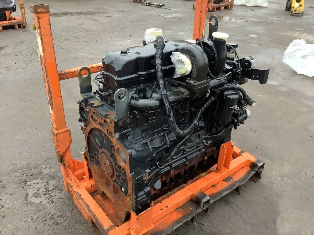 New Holland F4DFE613J*A0002 - Motor - Építőipari gépek: 3 kép. New Holland F4DFE613J*A0002 - Motor - Építőipari gépek: 3 kép.