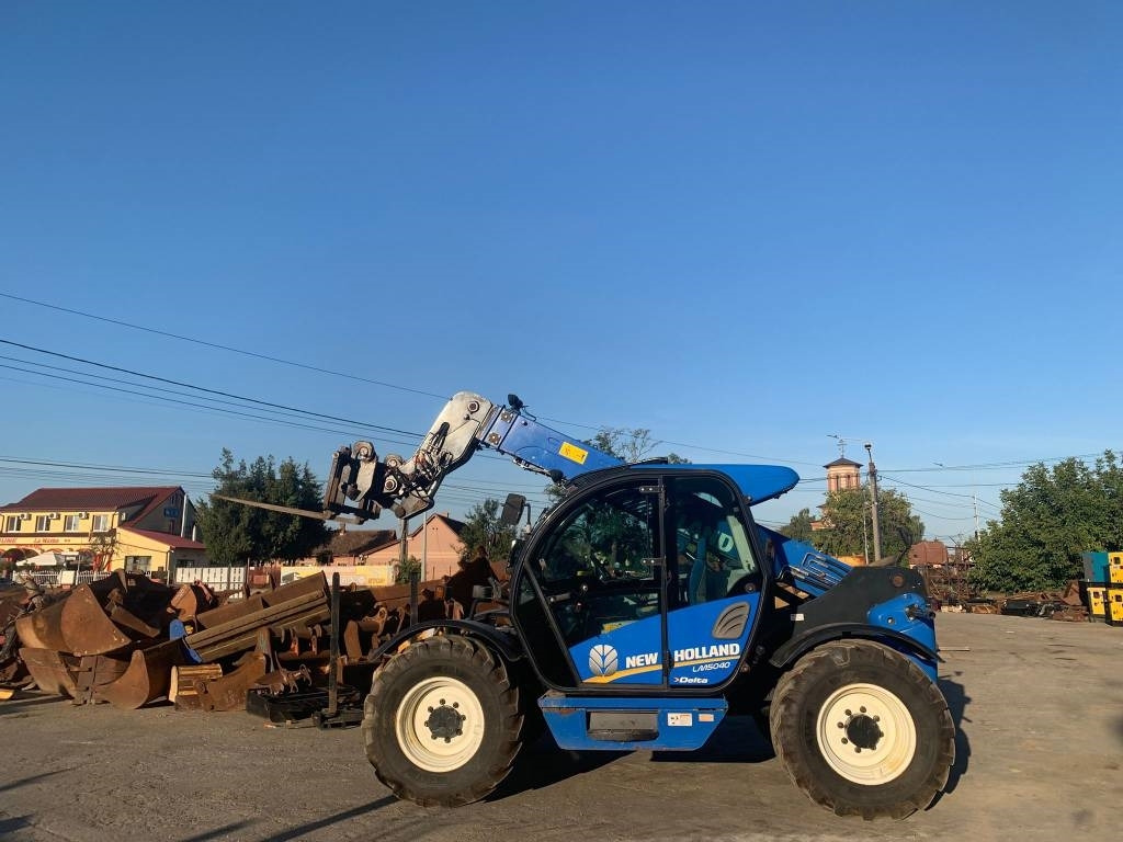 New Holland LM 5040 - Teleszkópos rakodó: 3 kép. New Holland LM 5040 - Teleszkópos rakodó: 3 kép.