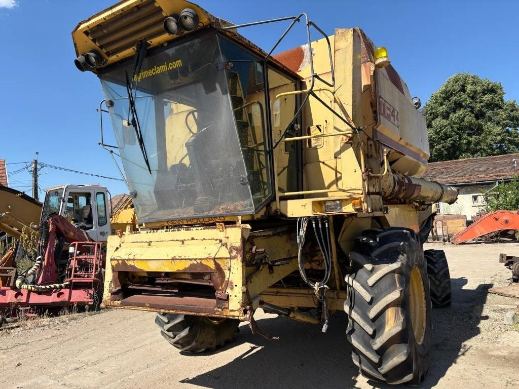 New Holland TF 42 - Kombájn: 1 kép. New Holland TF 42 - Kombájn: 1 kép.