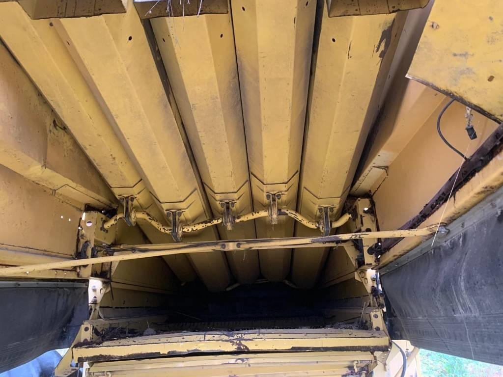 New Holland TX 32 - Kombájn: 4 kép. New Holland TX 32 - Kombájn: 4 kép.