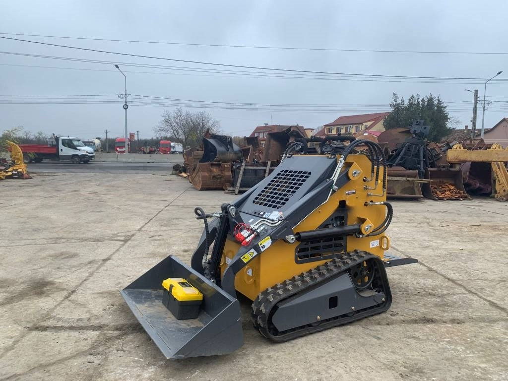 Newrick ZW480 - Mini homlokrakodó: 2 kép. Newrick ZW480 - Mini homlokrakodó: 2 kép.