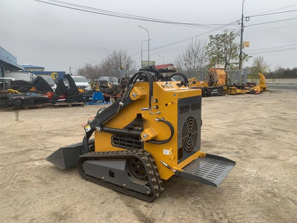 Newrick ZW480 - Mini homlokrakodó: 3 kép. Newrick ZW480 - Mini homlokrakodó: 3 kép.