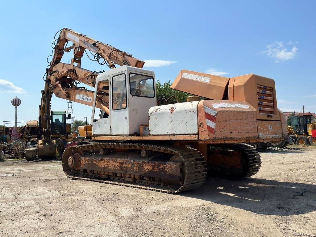 Nobas UB1236 - Bontó kotrógép: 4 kép. Nobas UB1236 - Bontó kotrógép: 4 kép.